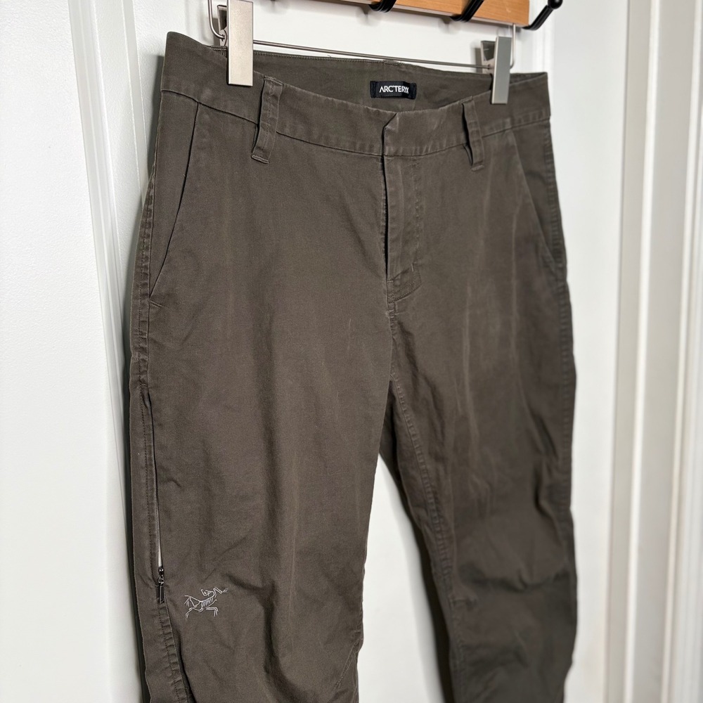 Arcteryx A2B Chino Pants Mens 32 Trim Fit Dark Olive Brown Commuter Trousers EUC - Picture 2 of 11